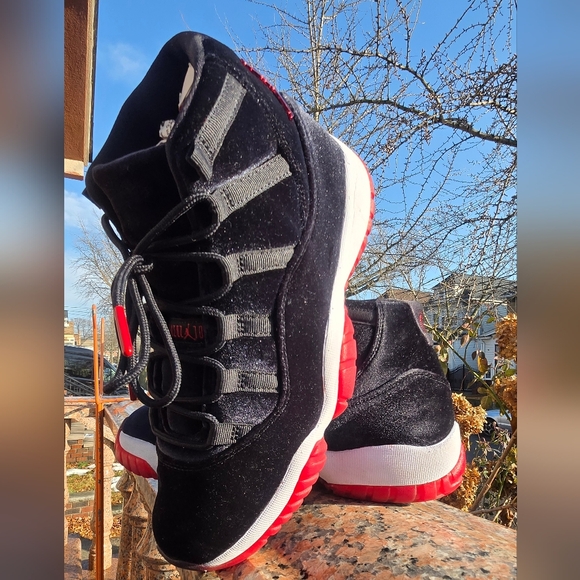 Jordan Shoes - Women's Air Jordan 11 "Bred Velvet" *LIKE NEW*